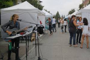 Mercer Island Chamber gathers community with wine, art, music