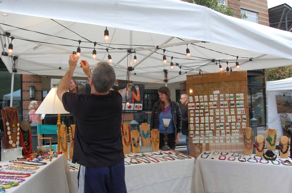 Mercer Island Chamber gathers community with wine, art, music