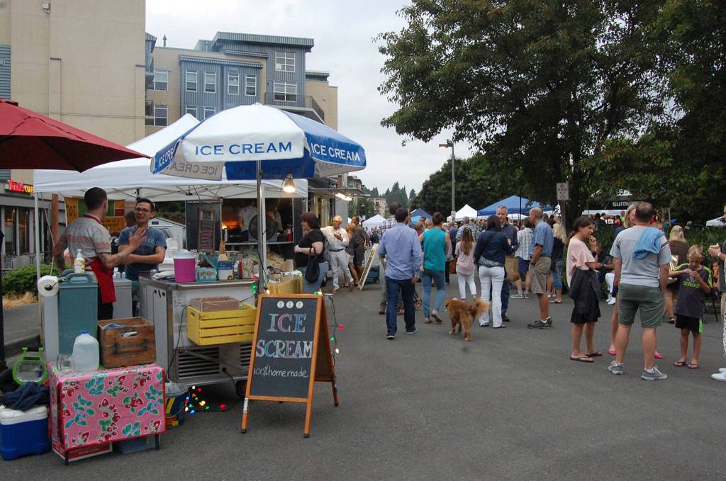 Mercer Island Chamber gathers community with wine, art, music