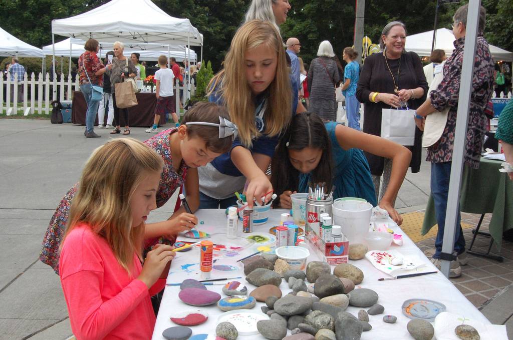 Mercer Island Chamber gathers community with wine, art, music