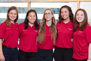 Mercer Islander interns with student leaders program