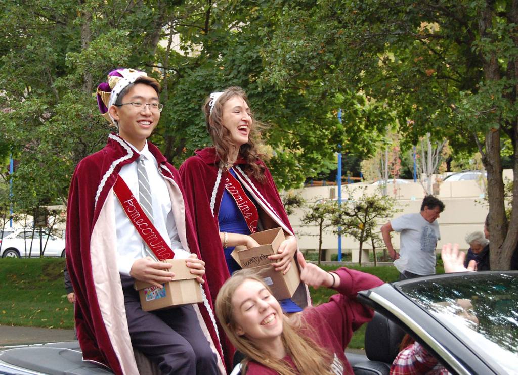 Homecoming King Kenneth Wang and Queen Chloe Michaels smile at the crowd during the parade. Katie Metzger/staff photo