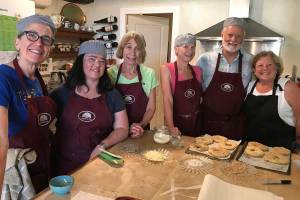 Mercer Islander becomes ‘pilgrim au pain’