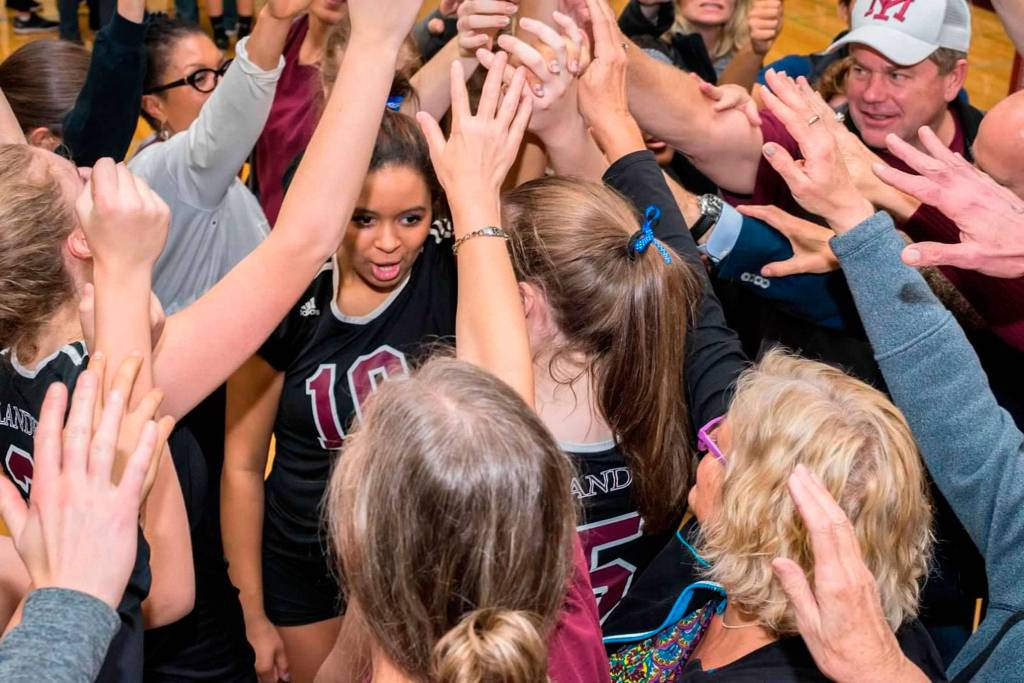 The Mercer Island community is an important support system for these undefeated hometown athletes. Photo courtesy of Elise Quinn