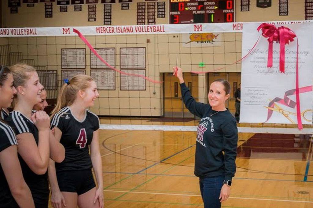 Mercer Island volleyball Booster Club donates new net system