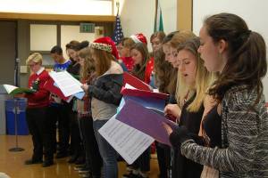 Mercer Island Chamber celebrates the arts at holiday party with gift sale, carols