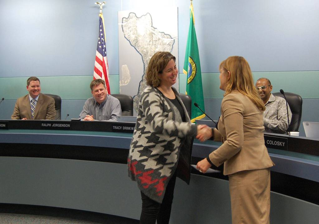 Superintendent Donna Colosky shakes Deborah Schneider Luries hand after swearing her into Position 4 on the Mercer Island School Board on Dec. 14. Katie Metzger/staff photo