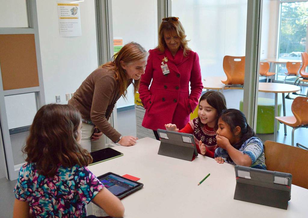 Mercer Island School District Superintendent Donna Colosky drops in Northwood fourth graders during Hour of Code on Dec. 7. Photo courtesy of the Mercer Island School District
