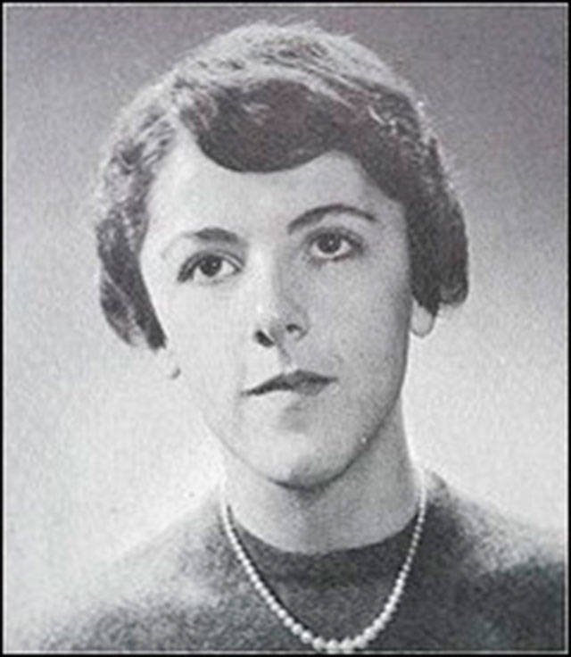 Stanley Ann Dunhams photo in the 1960 Mercer Island High School yearbook. Photo via stanleyanndunhamfund.org