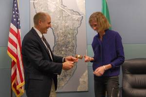 Passing the gavel: Mercer Island City Council selects Debbie Bertlin as mayor