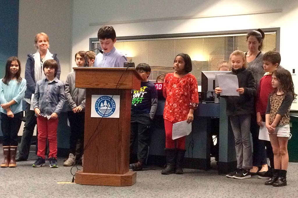 Lakeridge students petition council to ban styrofoam on Mercer Island
