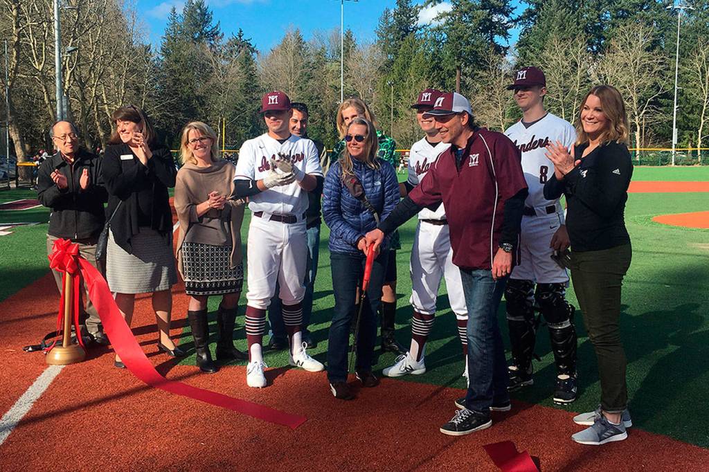 Mercer Island community hosts ‘homecoming’ for baseball team