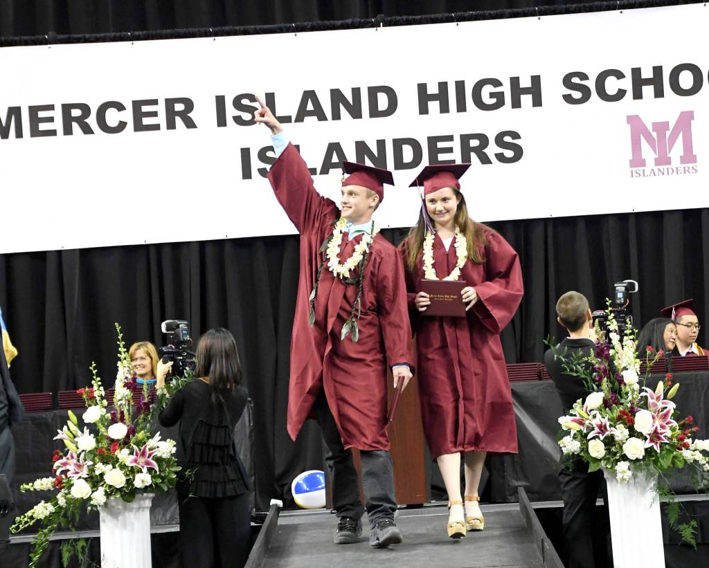 Mercer Island High School graduates 360