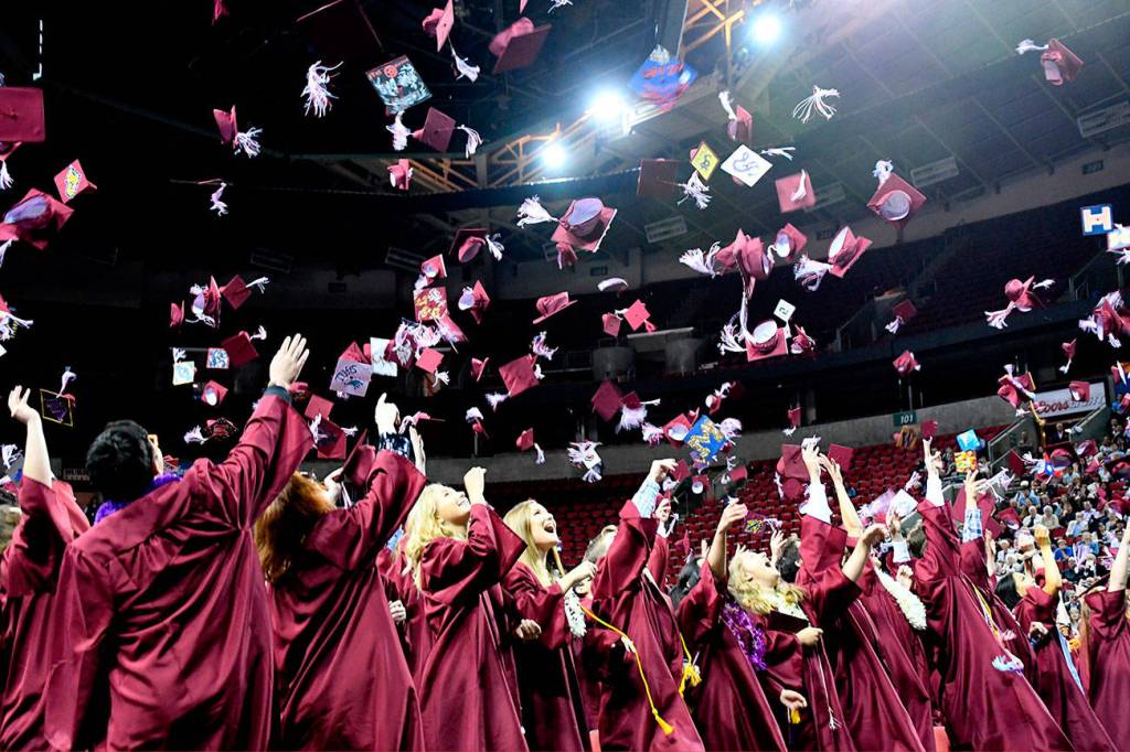 Mercer Island High School graduates 360