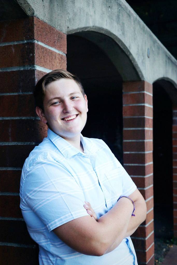 MIHS seniors receive community service awards