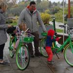 Mercer Islanders go green with bike share, solar