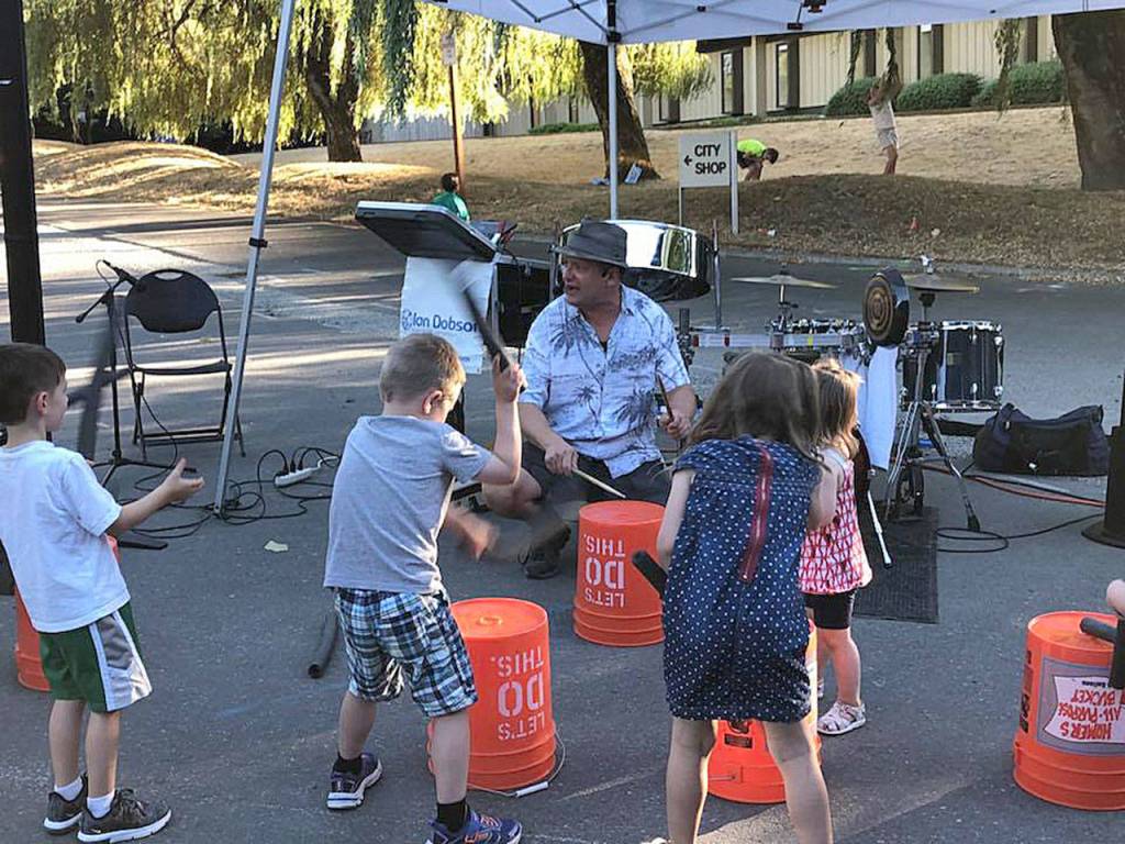 Mercer Island police, neighbors unite for National Night Out
