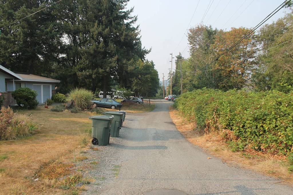 These properties, off of Southeast 40th Street on Mercer Island, are owned by the French American School and part of an expansion plan that also includes the Stroum Jewish Community Center (SJCC). Neighbors are separated from the SJCC by the greenbelt on the right. Katie Metzger/staff photo