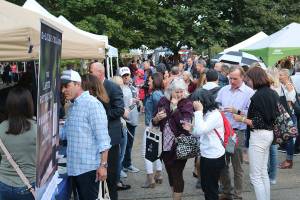 Islanders enjoy wine, music and more at Art Uncorked