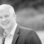 Mercer Island City Council member Tom Acker steps down, citing health and family