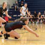 The Mercer Island Islanders volleyball team lost 3-2 to the Bellevue Wolverines in a matchup between rival squads on Oct. 2 at Bellevue High School. The Islanders overall record is currently 4-5 thus far during the 2018 season. Photo courtesy of Patrick Krohn/Patrick Krohn Photography