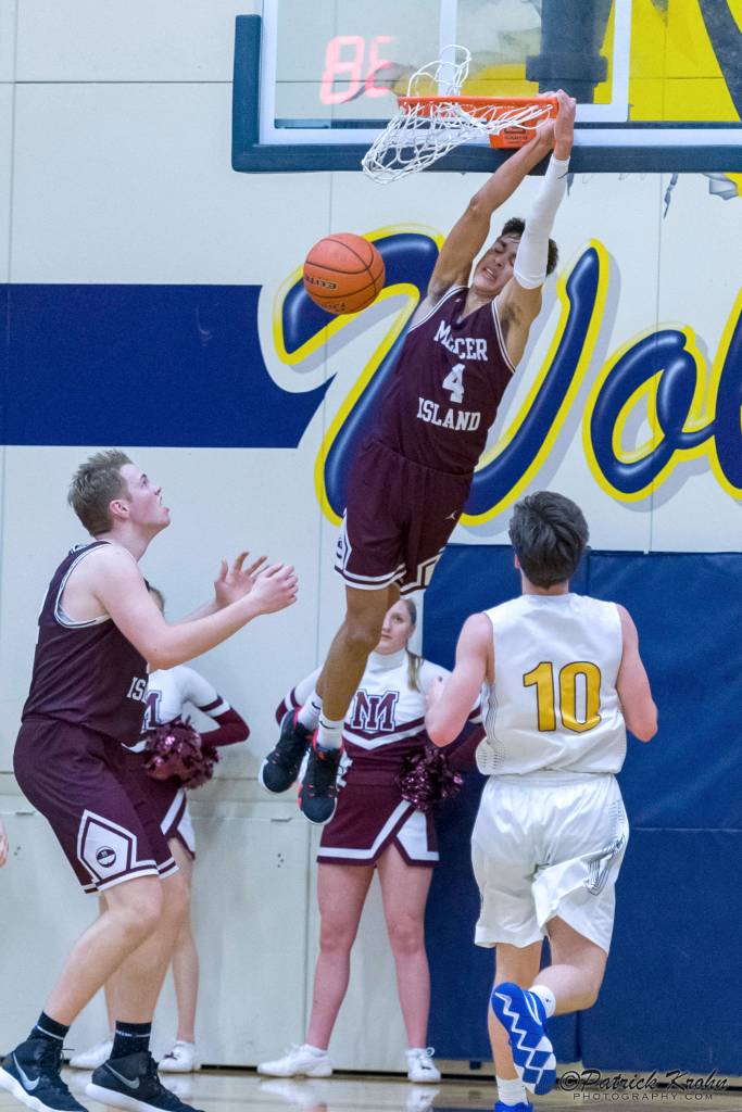 The Mercer Island Islanders boys basketball team registered a 57-41 win on the road against the Bellevue Wolverines on Feb. 1 in Bellevue. Adam Parker (pictured with the dunk) scored a team-high 22 points against the Wolverines. The Islanders clinched the 2A/3A KingCo regular season title with the victory. Mercer Island, who currently has an overall record of 16-4, have won eight consecutive games. Photo courtesy of Patrick Krohn/Patrick Krohn Photography