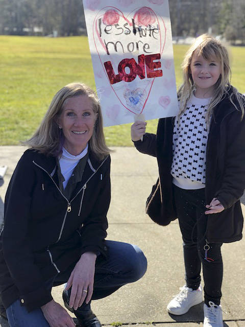 Mayor Debbie Bertlin and 8-year-old Lucy Sternberg during the gathering. Photo courtesy of Ashley Sternberg