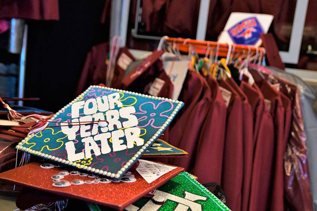Mercer Island High School graduates 398 seniors