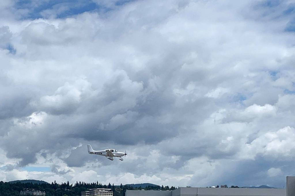 Planes flying in from the North often cross over Mercer Island or Lake Washington before landing. Photo by Madeline Coats.