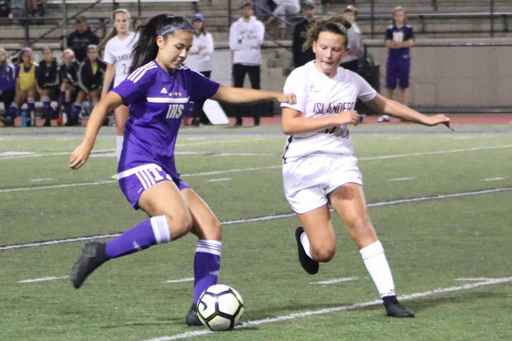 Islanders sunk by Eagles