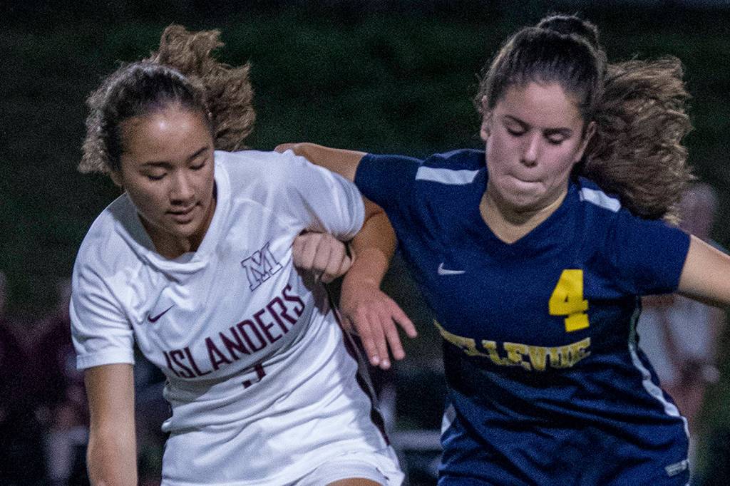 Girls soccer finds their groove, Volleyball knocks off 4A Skyline| Mercer Island prep sports roundup