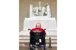Marlin Zip Zuther, a veteran from Mercer Island experiences the Lincoln Memorial in Washington, D.C. Photo by Greg Asimakoupoulos