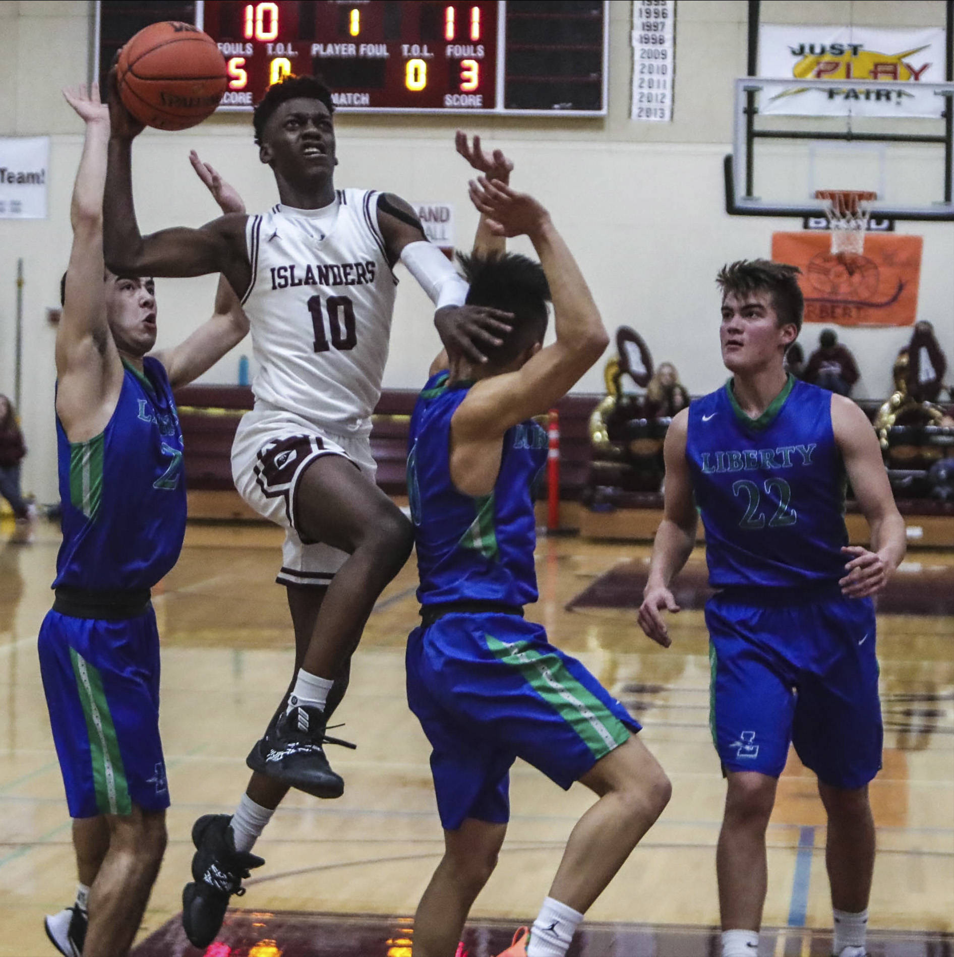 Mercer Island guard Nigel Seda (10) drives to the hoop during the Islanders 65-49 victory over the Liberty Patriots on Dec. 10. Photo courtesy of Don Borin/Stop Action Photography