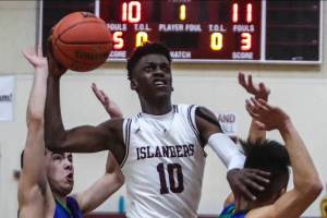 Boys basketball cruises past Liberty, girls pick up their first win of the season | Mercer Island prep basketball recap