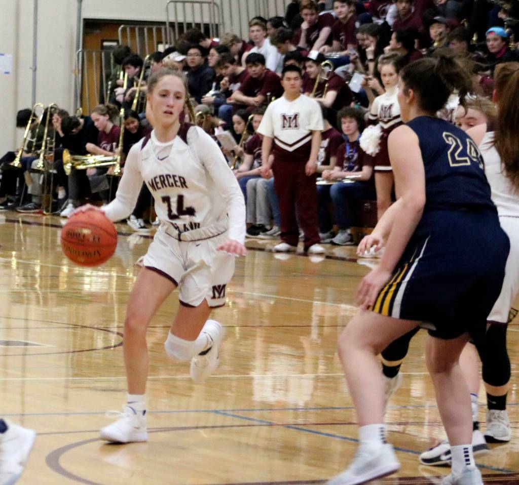 Mercer Island senior Grace Shaddle attacks the basket during the Islanders 58-49 win over Bellevue on Feb. 7 at Mercer Island High School. Benjamin Olson/staff photo