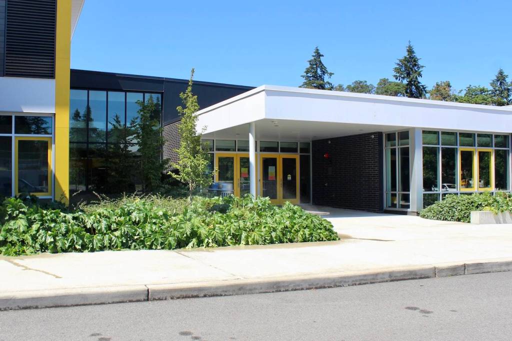 Exterior of Islander Middle School. Blake Peterson/staff photo