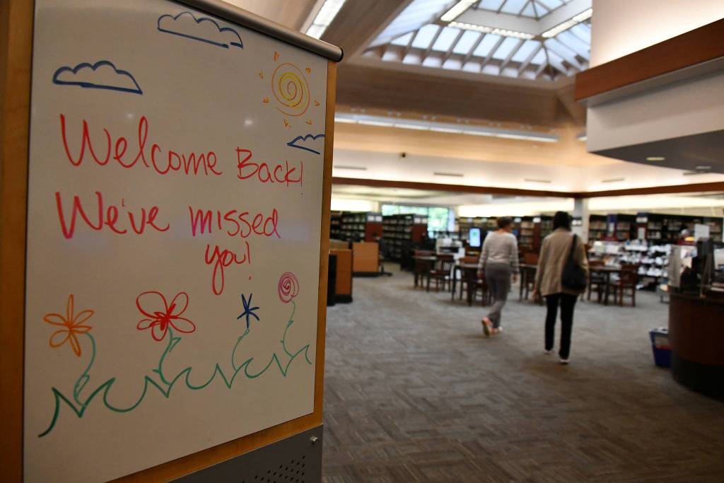 Patrons walk through the library. Andy Nystrom/ staff photo