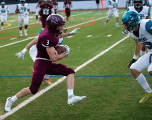 Mercer Islands Jack Durner blasts up field against Auburn Riverside. Photo courtesy of David Wisenteiner