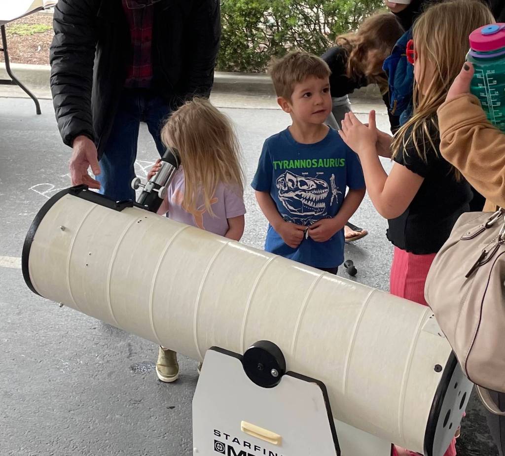 Kids looking through telescope at Edwin E. Ritchie Observatory in Bainbridge Island, WA. Photo courtesy of Battle Point Astronomical Association.