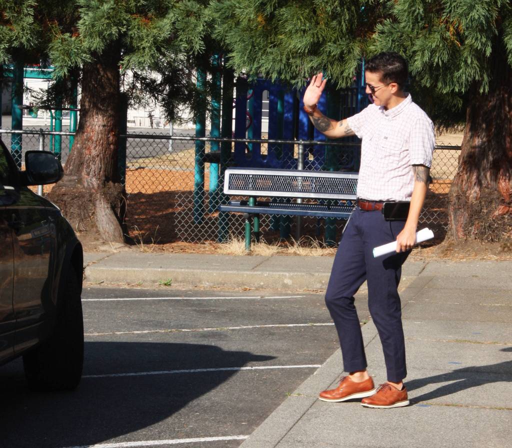 West Mercer Elementary School Principal Megan Isakson greets students and parents on Aug. 31. Andy Nystrom/ staff photo