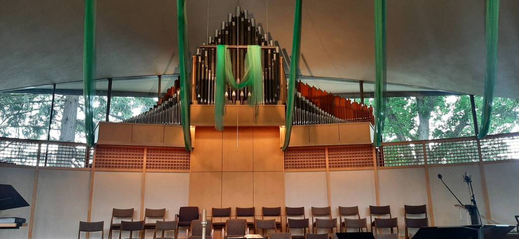 The organ at the front of Mercer Island Presbyterian Church. (Photos courtesy of Carl Dodrill)