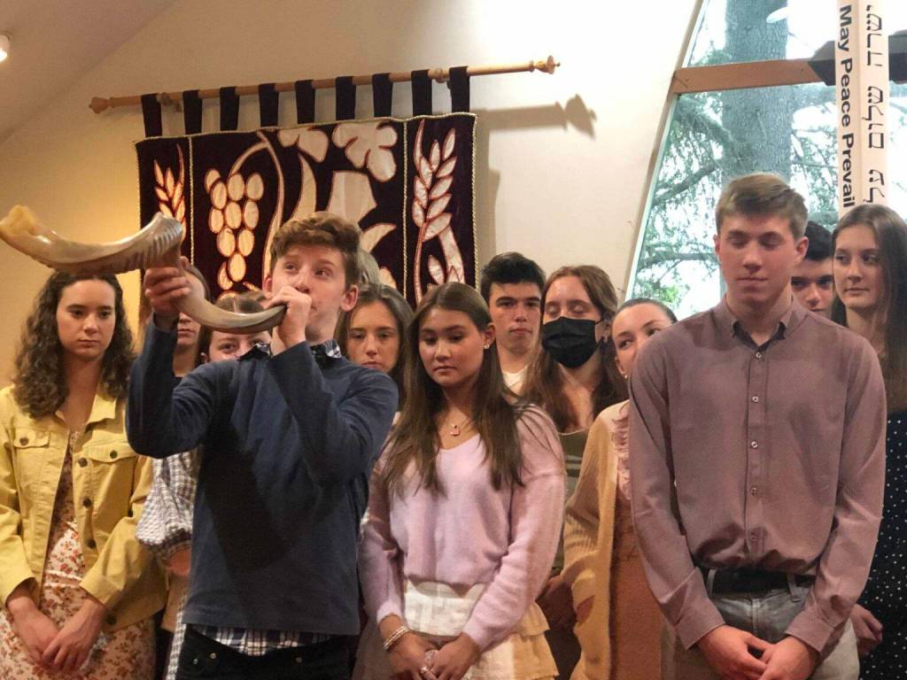 Seniors from the Mercer Island High School Class of 2022 gathered at the Mercer Island United Methodist Church on June 7, 2022, for an interfaith baccalaureate sponsored by the Mercer Island Clergy Association. The theme of the night was May Peace Prevail. A peace pole (right) was unveiled during the event. Photo courtesy of Greg Asimakoupoulos