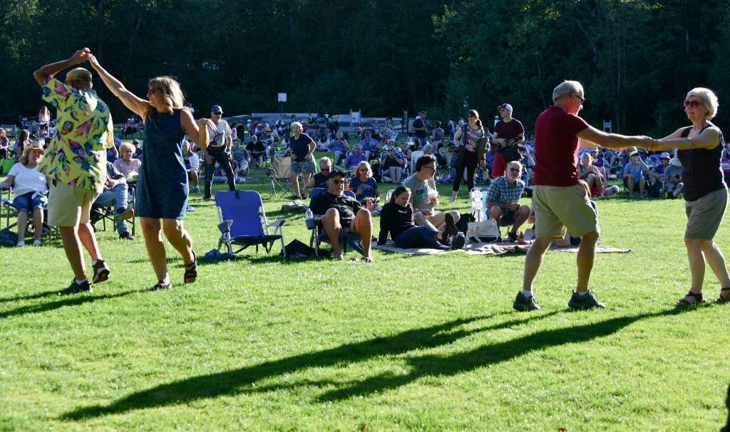 Concert-goers dance to Wally and The Beaves. Andy Nystrom/ staff photo