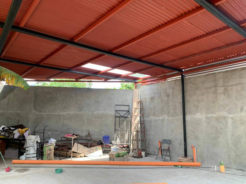 Mercer Island Rotary Foundations $1,000 grant is being used to build a work site for nonprofit Eden Internationals disabled entrepreneurs to utilize in Antigua, Guatemala. Courtesy photo