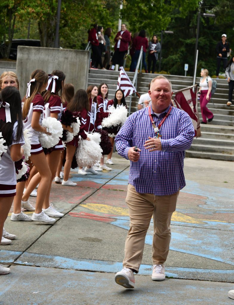 Mercer Island High School Principal Nick Wold prepares to enter the commons building on the first day of school on Aug. 30. Andy Nystrom/ staff photo