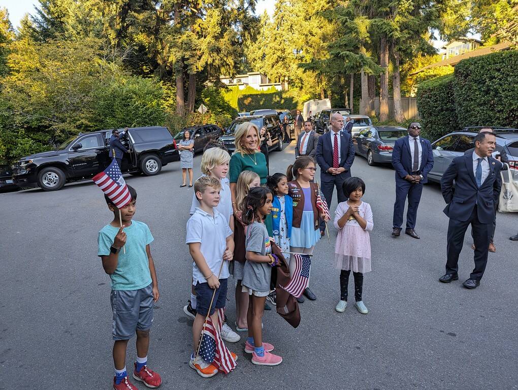First Lady Jill Biden greets a group of kids on Mercer Island prior to arriving at the campaign reception. Photo courtesy of Andrew Villeneuve/Northwest Progressive Institute