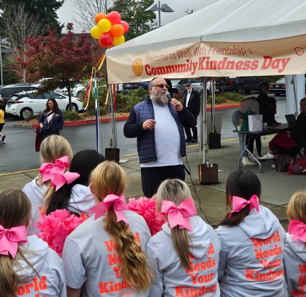 Friendship Circle founder Rabbi Elazar Bogomilsky welcomes the crowd  which included Mercer Island High School cheerleaders  at the 10th annual Community Day of Kindness/1K Friendship Walk on Oct. 22 on Mercer Island. Courtesy photo