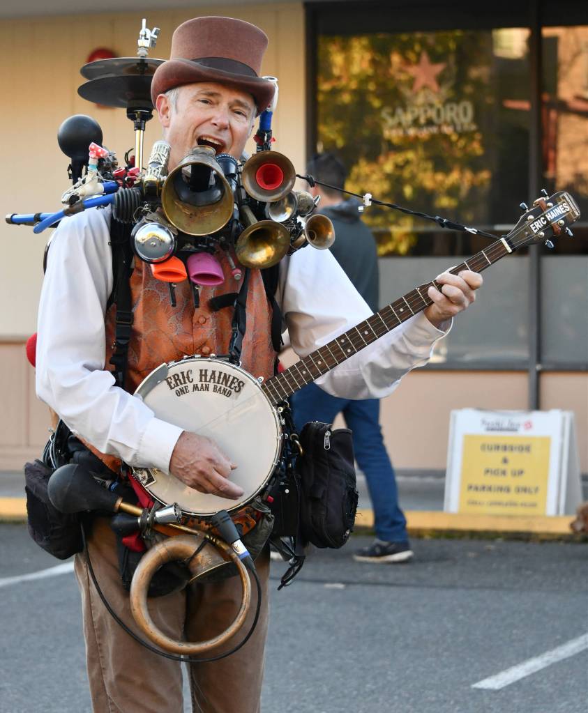 Eric Haines, the One Man Band, entertains the crowd. Andy Nystrom/ staff photo