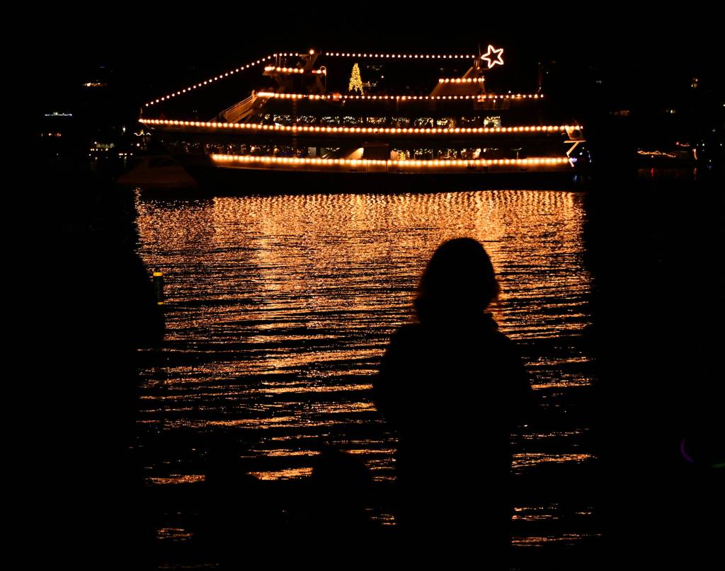 People check out the Argosy Christmas Ship on Dec. 17 at the beach area of Luther Burbank Park. Andy Nystrom/ staff photo