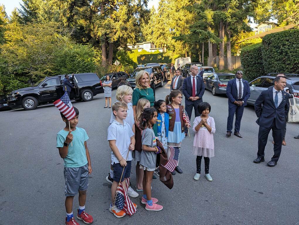 First Lady Jill Biden greets a group of kids on Mercer Island prior to arriving at a campaign reception on Sept. 22. Photo courtesy of Andrew Villeneuve/Northwest Progressive Institute